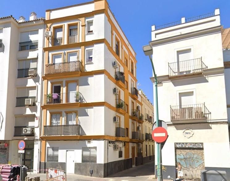Exterior view of Flat for sale in  Sevilla Capital  with Air Conditioner
