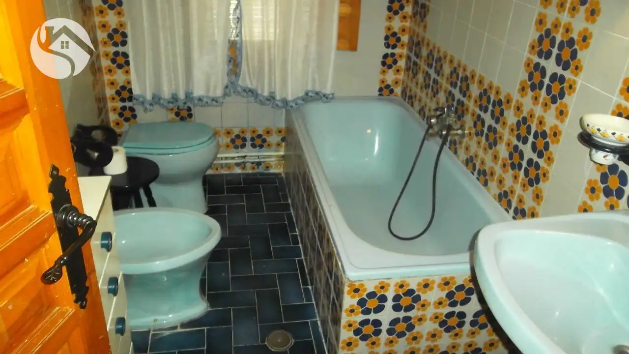 Bany de Casa adosada en venda en Fuentenava de Jábaga amb Calefacció i Piscina