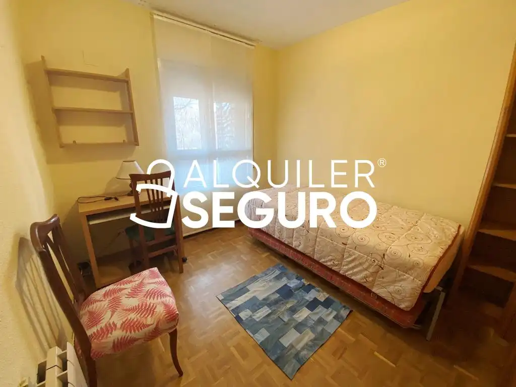 Bedroom of Flat for rent in Madrid  with Heating, Terrace and Furnished