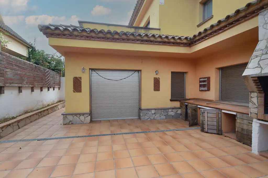 Exterior view of Houses for sale in Pineda de Mar  with Heating, Swimming Pool and Jacuzzi