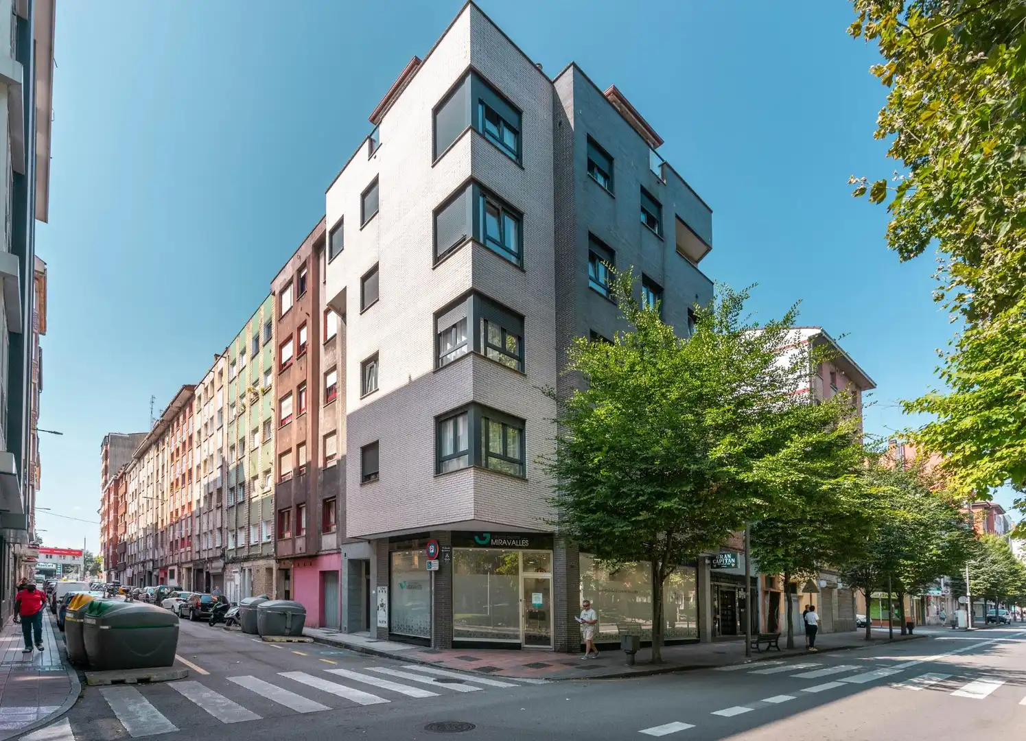 Vista exterior de Apartament en venda en Gijón  amb Calefacció, Traster i Moblat