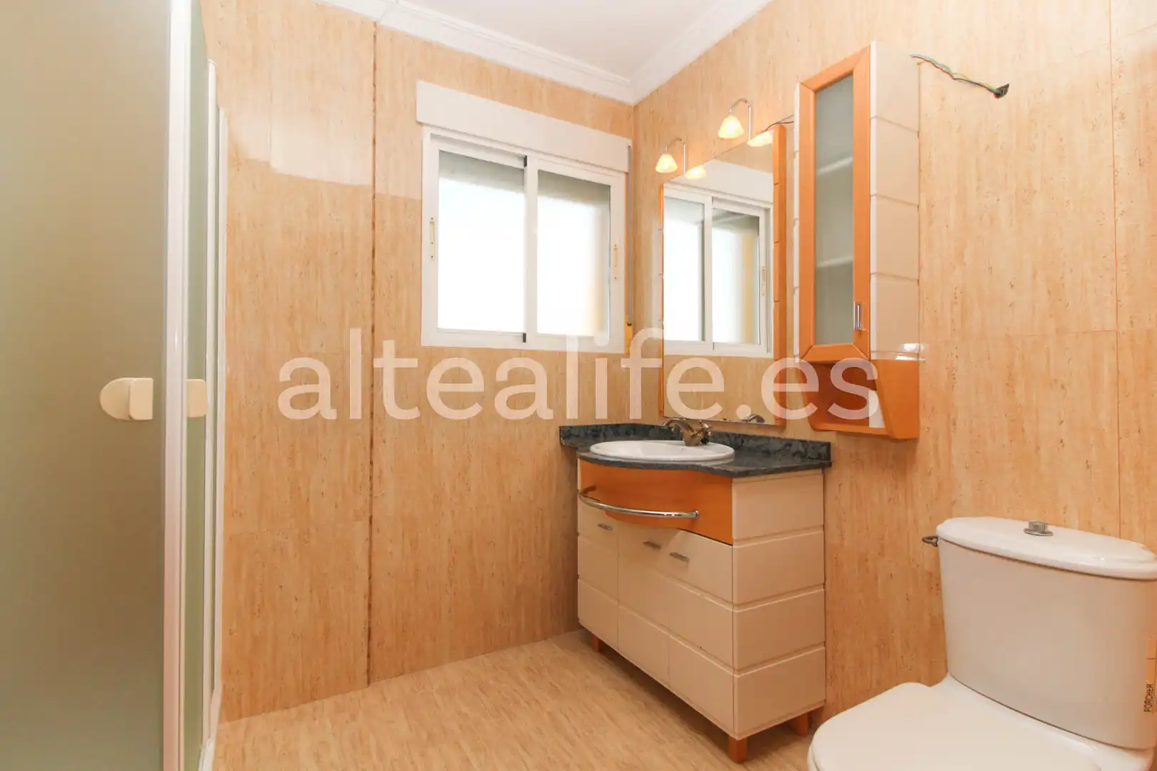Badezimmer von Haus oder Chalet zum Verkauf in La Nucia mit Privatgarten, Terrasse und Abstellraum