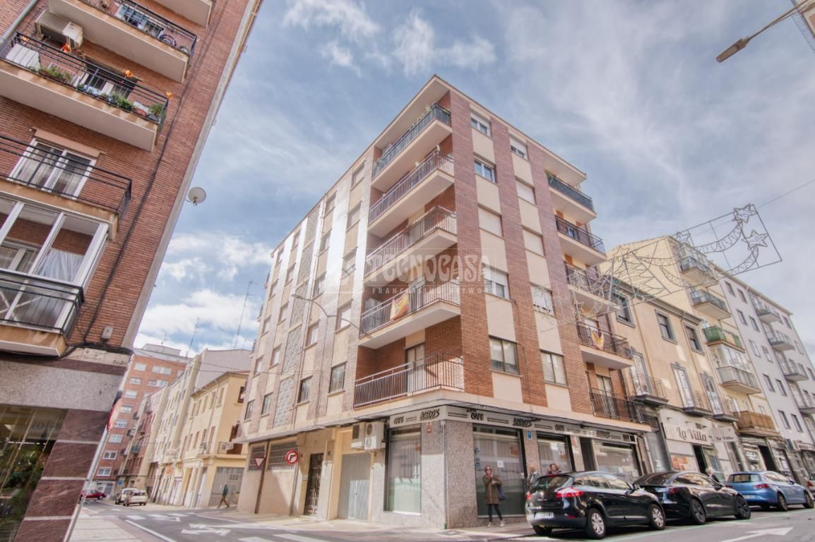 Vista exterior de Pis en venda en Salamanca Capital amb Calefacció i Balcó