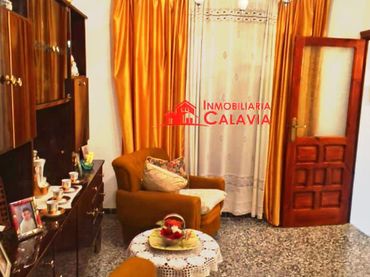 Casa amb balcó en venda a Calle Sacramento