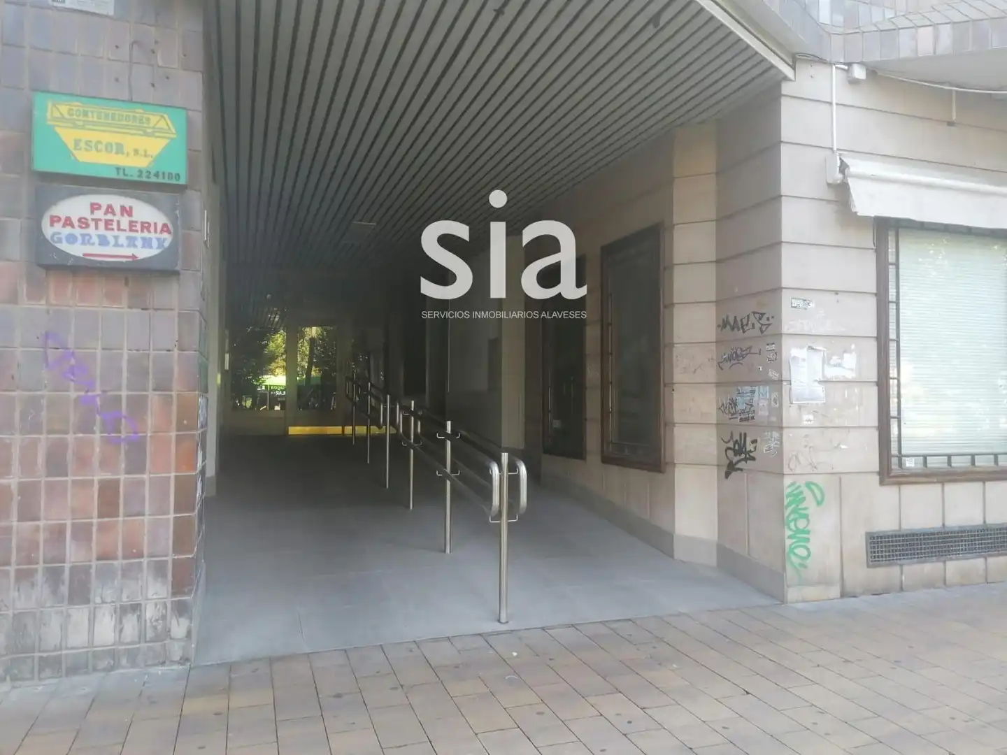 Vista exterior de Local en venda en Vitoria - Gasteiz