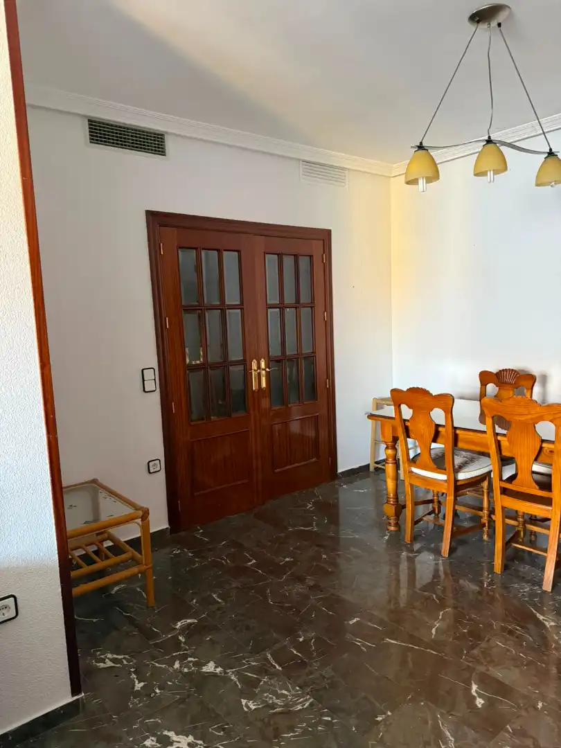 Wohnung zur Miete in Linares mit Klimaanlage, Terrasse und Möbliert