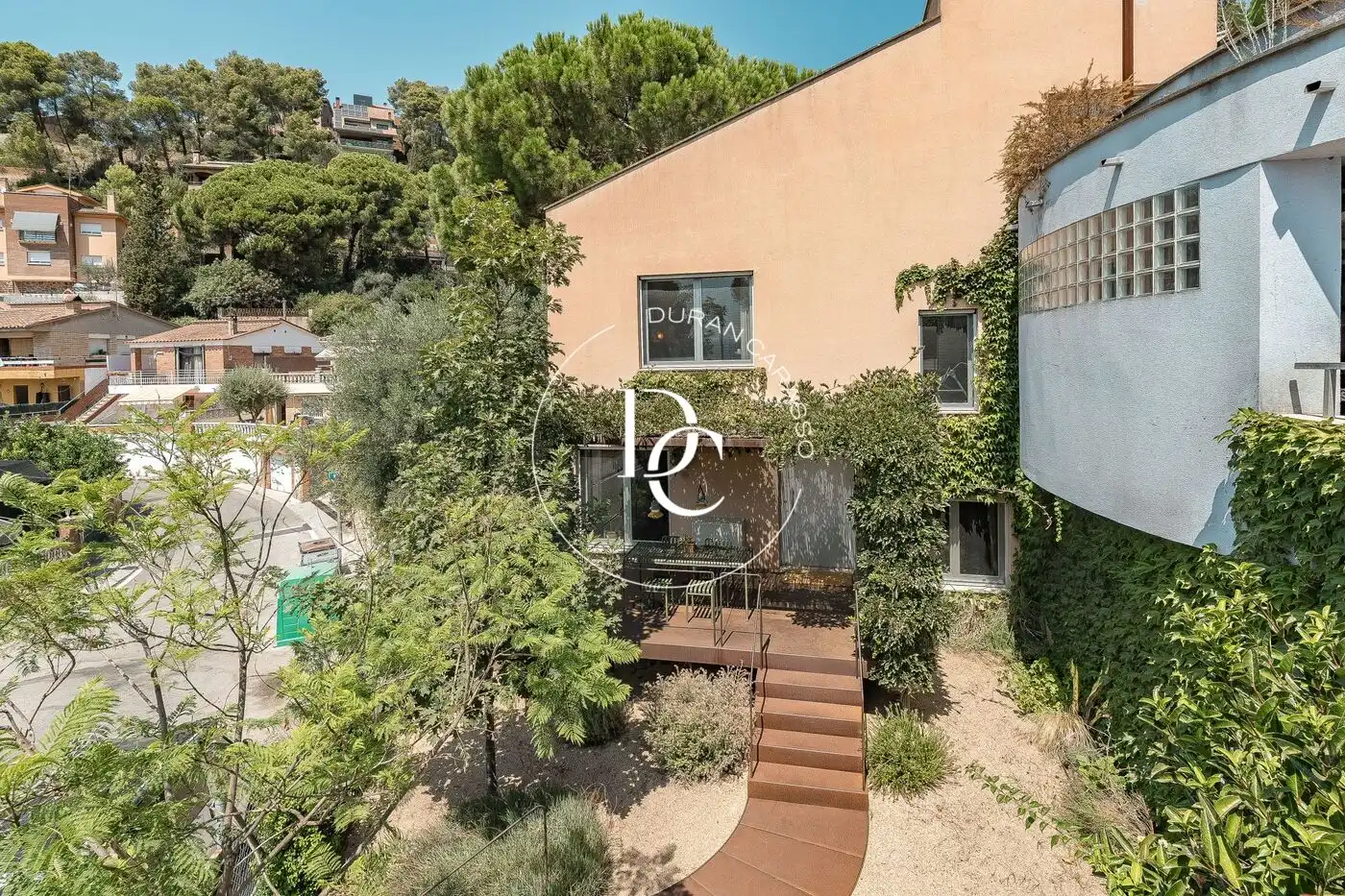 Vista exterior de Casa o xalet en venda en Molins de Rei amb Aire condicionat, Calefacció i Jardí privat
