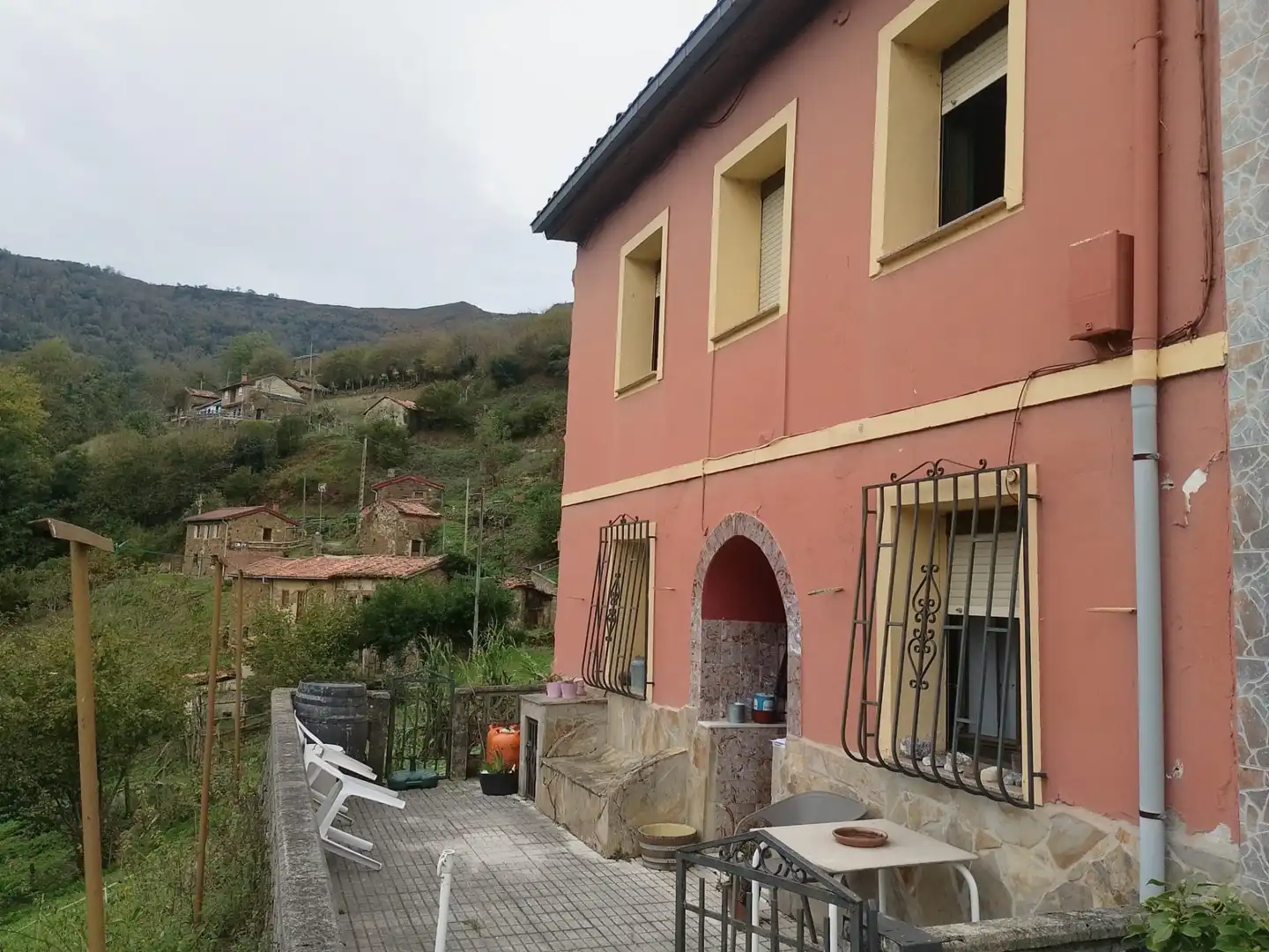 Außenansicht von Einfamilien-Reihenhaus zum Verkauf in Langreo mit Heizung, Parkett und Terrasse