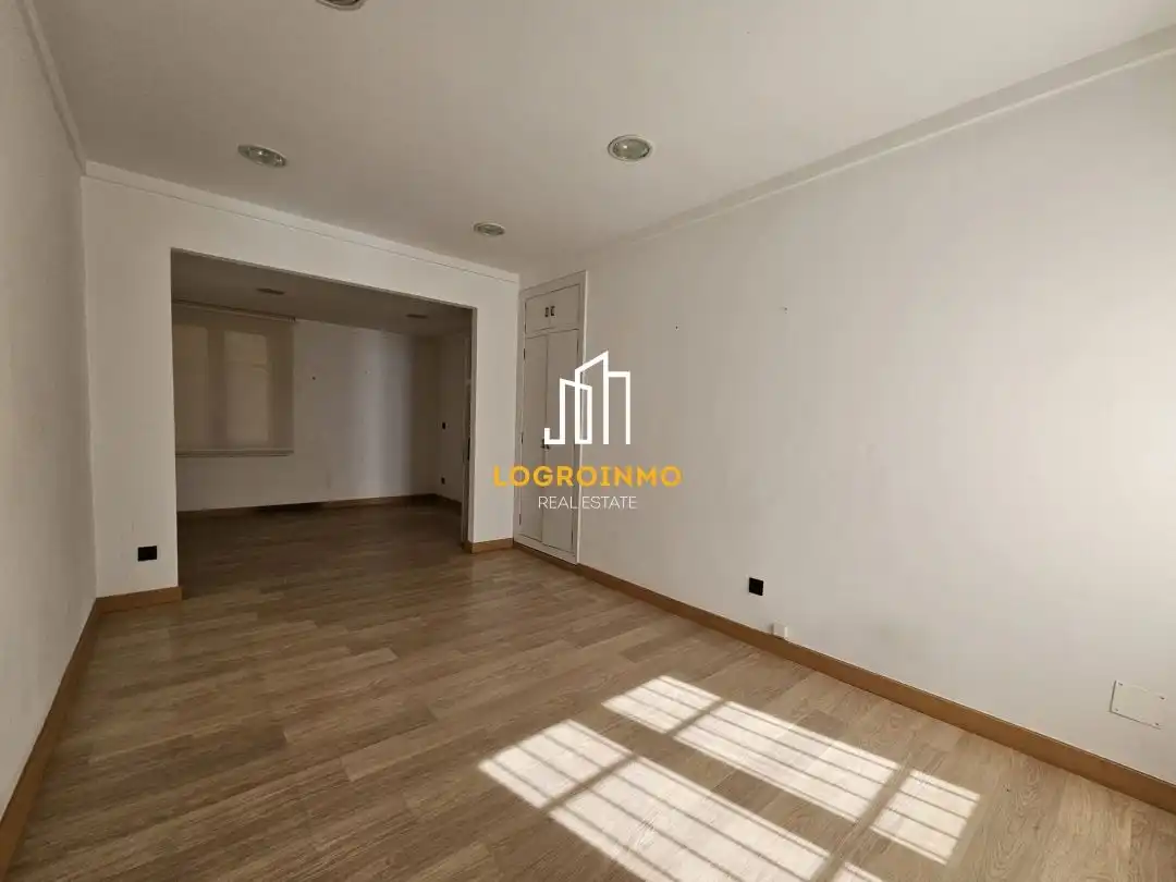 Flat for sale in  Logroño  with Air Conditioner, Heating and Storage room