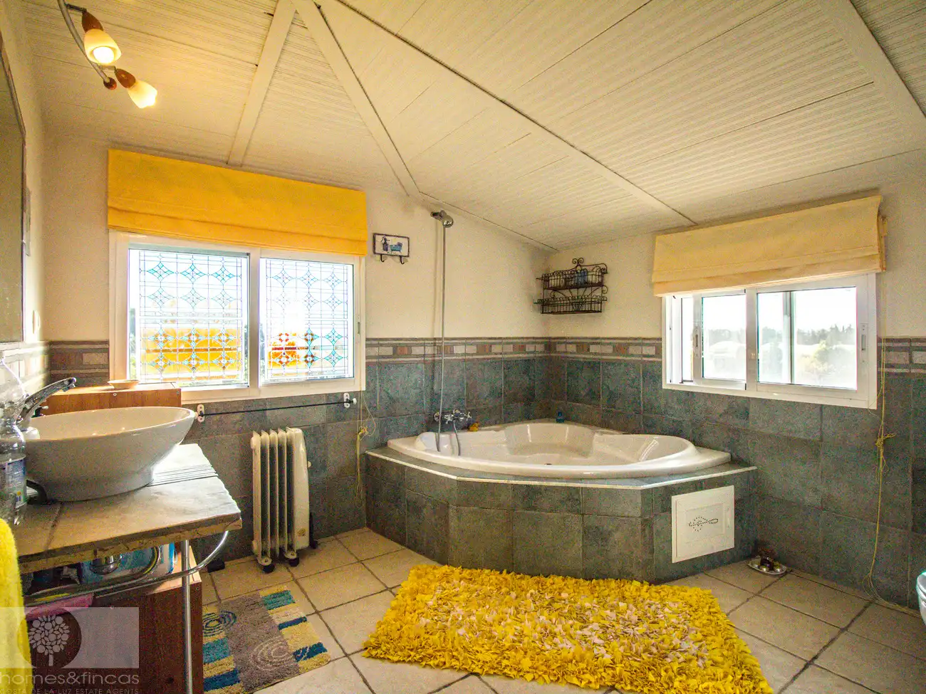 Baño de Finca rústica en venta en Cartaya con Jardín privado, Piscina y Amueblado