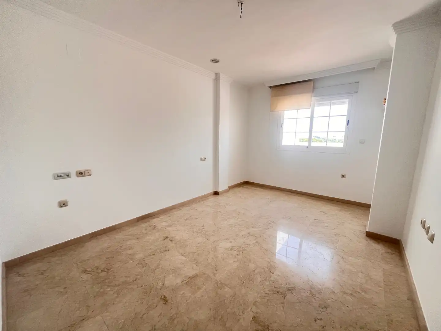 Esszimmer von Dachboden zur Miete in Marbella mit Klimaanlage, Terrasse und Abstellraum