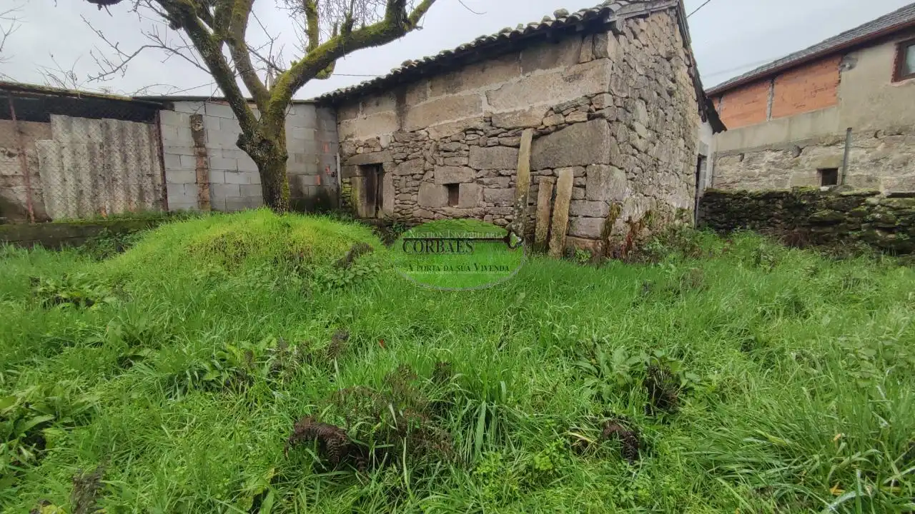 Casa amb jardí en venda a Maside