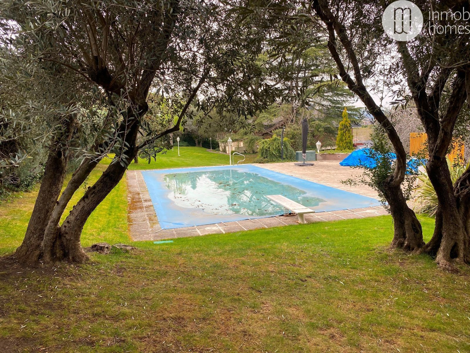Swimming pool of Residential for sale in Las Rozas de Madrid