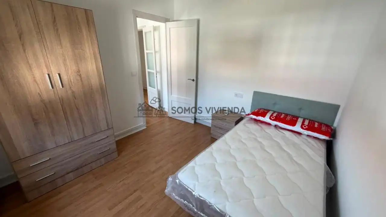 Habitación de Piso de alquiler en Ourense Capital  con Calefacción y Amueblado