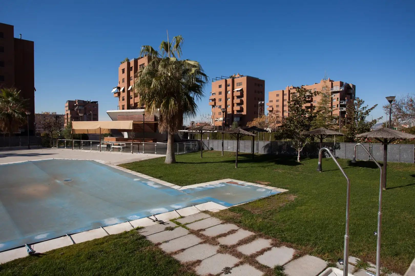 Swimming pool of Flat for rent in Granada  with Air Conditioner, Heating and Parquet flooring