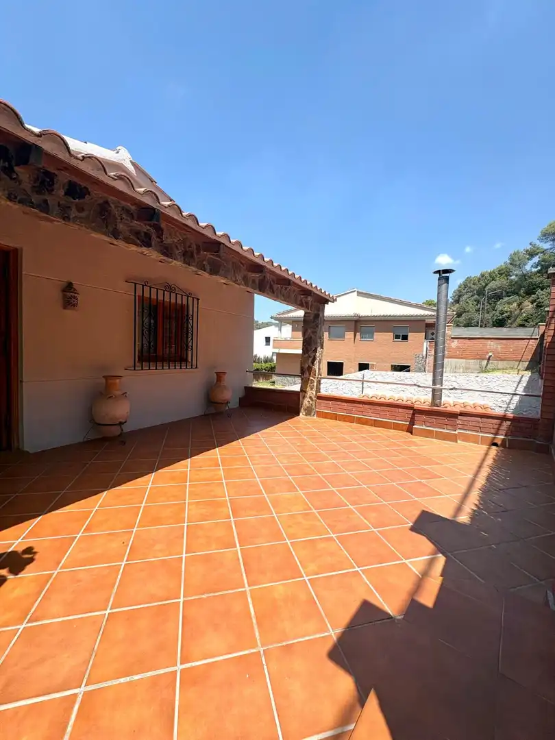 Villa con piscina in vendita a Carrer MITJANS DELS, imagen 5