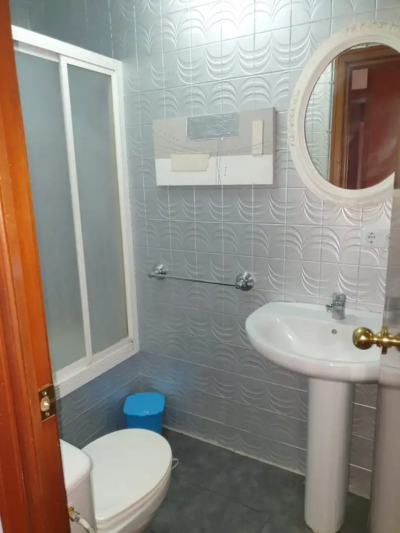 Bathroom of Flat for rent in Jaén  with Air Conditioner, Heating and Terrace
