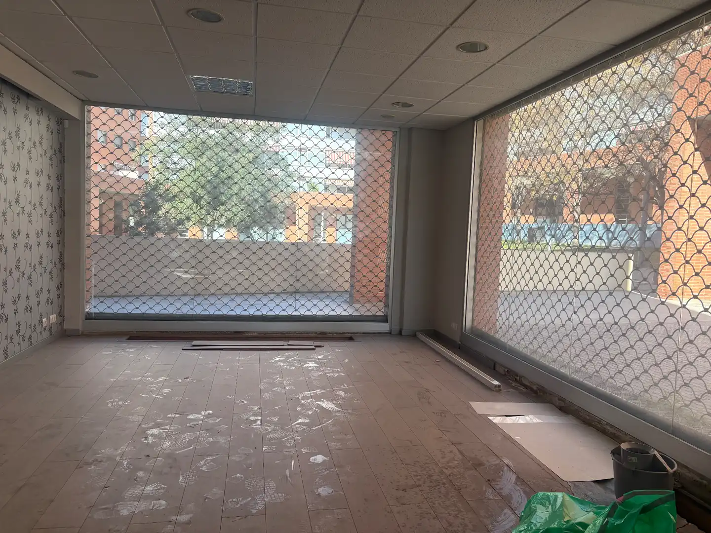 Business premises for sale in Plaça Maria Manent