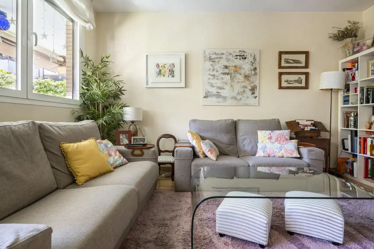 Sala de estar de Planta baja en venta en Pozuelo de Alarcón con Aire acondicionado, Calefacción y Jardín privado