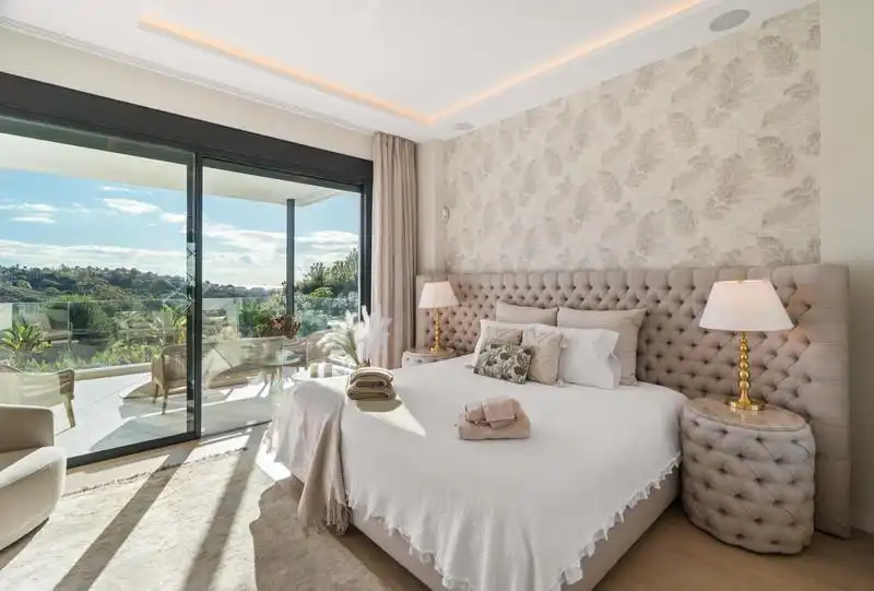 Dormitori de Casa adosada de lloguer en Marbella amb Aire condicionat, Calefacció i Jardí privat