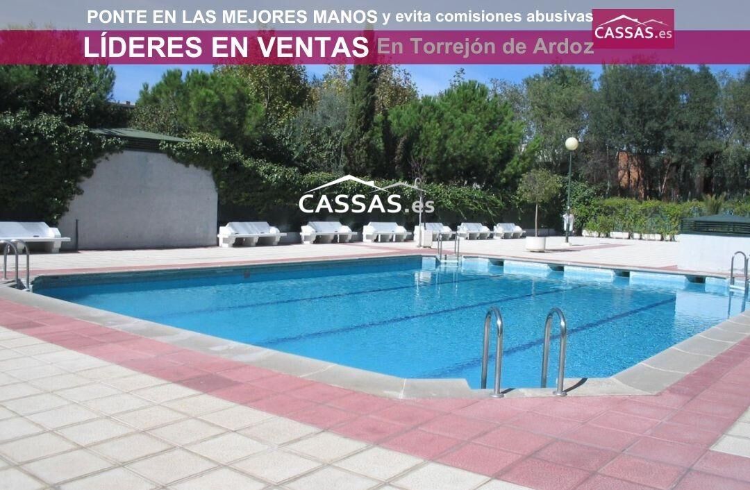 Swimming pool of Flat for sale in Torrejón de Ardoz  with Air Conditioner, Heating and Parquet flooring