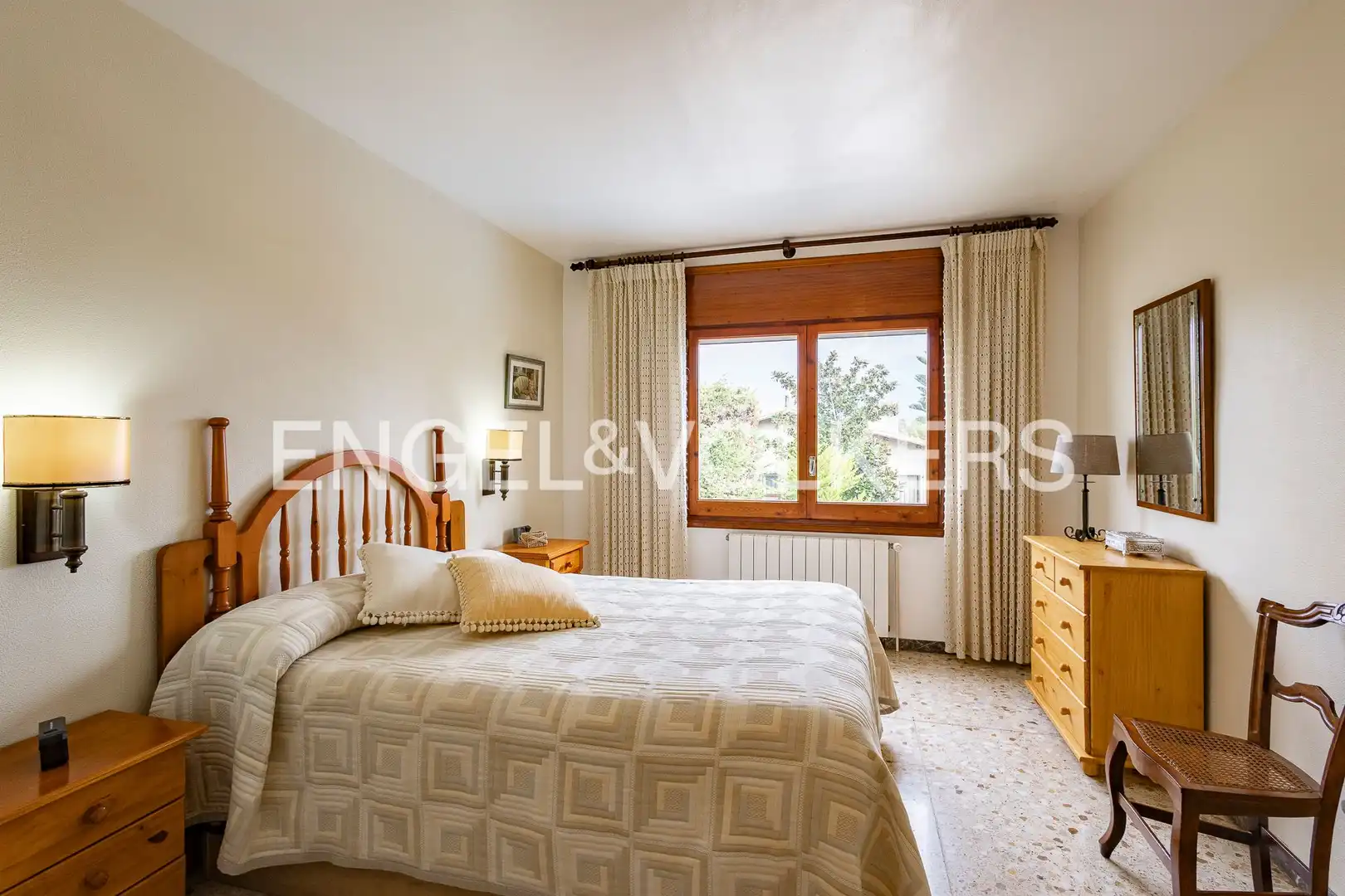 Habitación de Casa o chalet en venta en Vilanova i la Geltrú con Aire acondicionado, Calefacción y Jardín privado