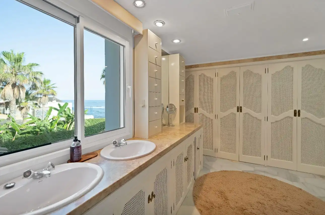 Bany de Casa o xalet de lloguer en Marbella amb Aire condicionat, Jardí privat i Terrassa