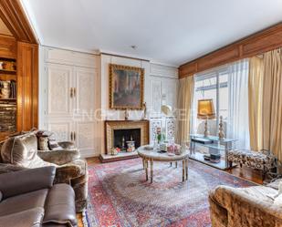 Living room of Apartment for sale in  Barcelona Capital  with Air Conditioner, Heating and Parquet flooring