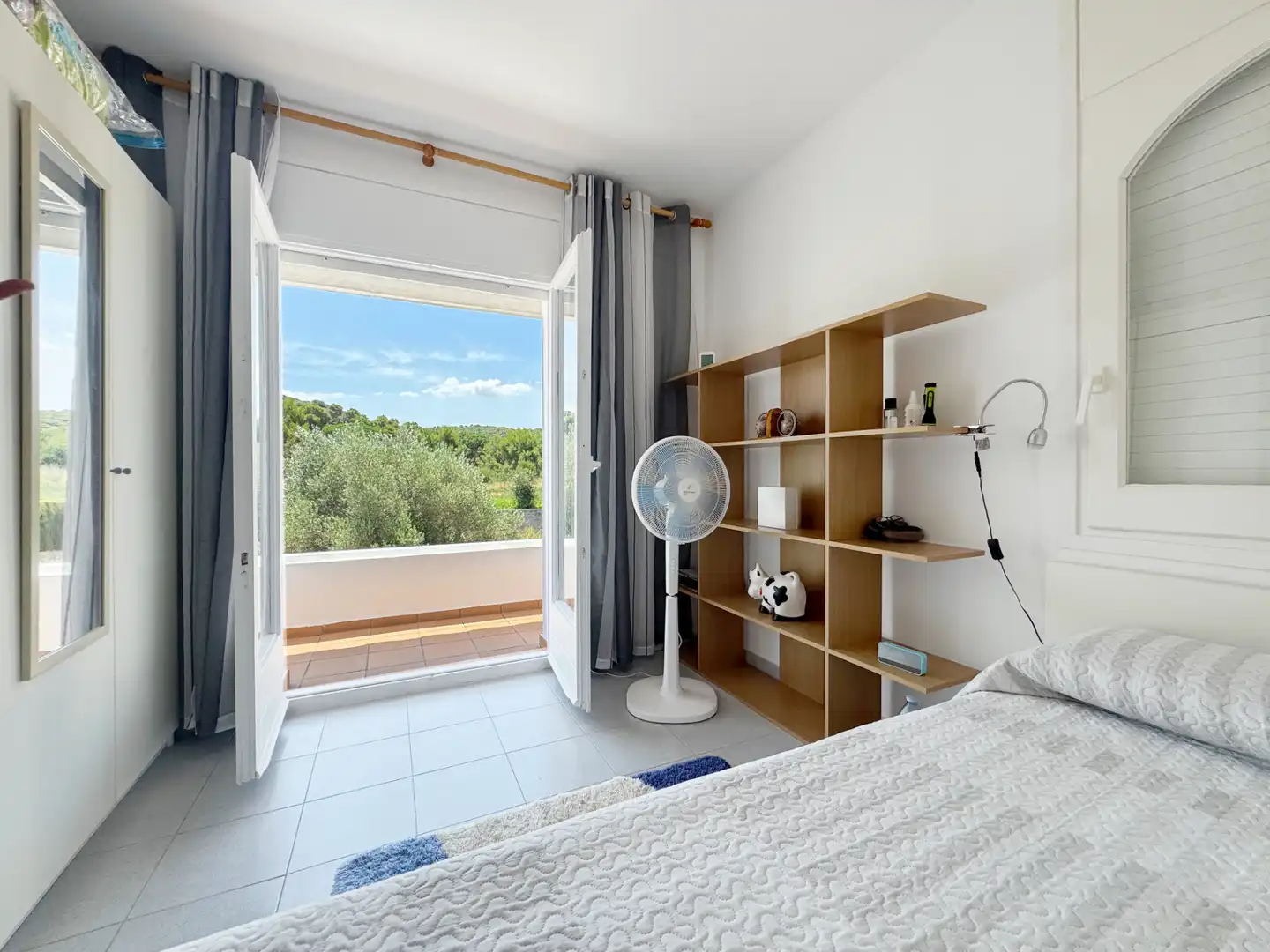 Dormitori de Casa adosada en venda en L'Escala amb Calefacció, Jardí privat i Terrassa
