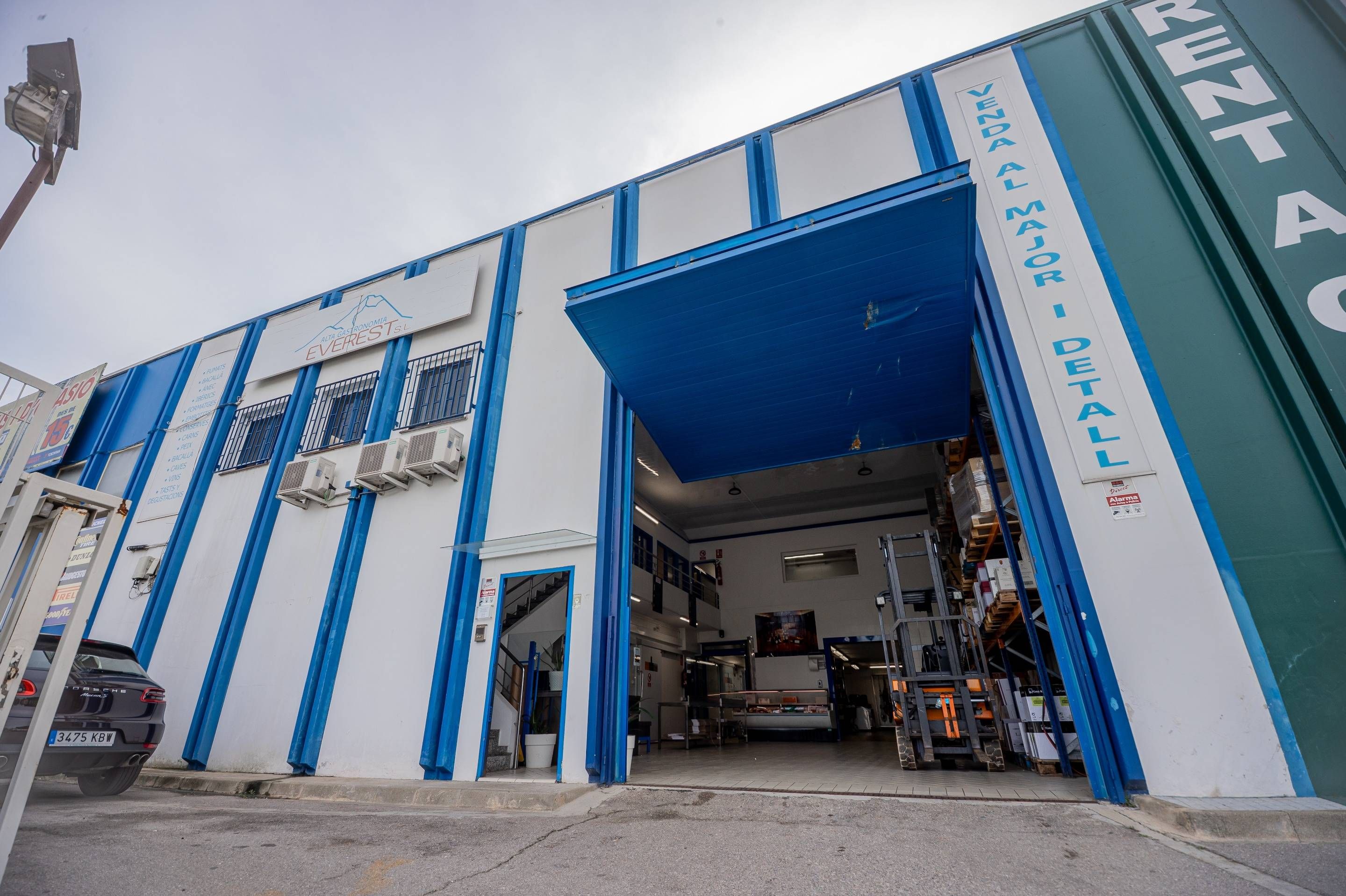 Exterior view of Industrial buildings for sale in Vilanova i la Geltrú