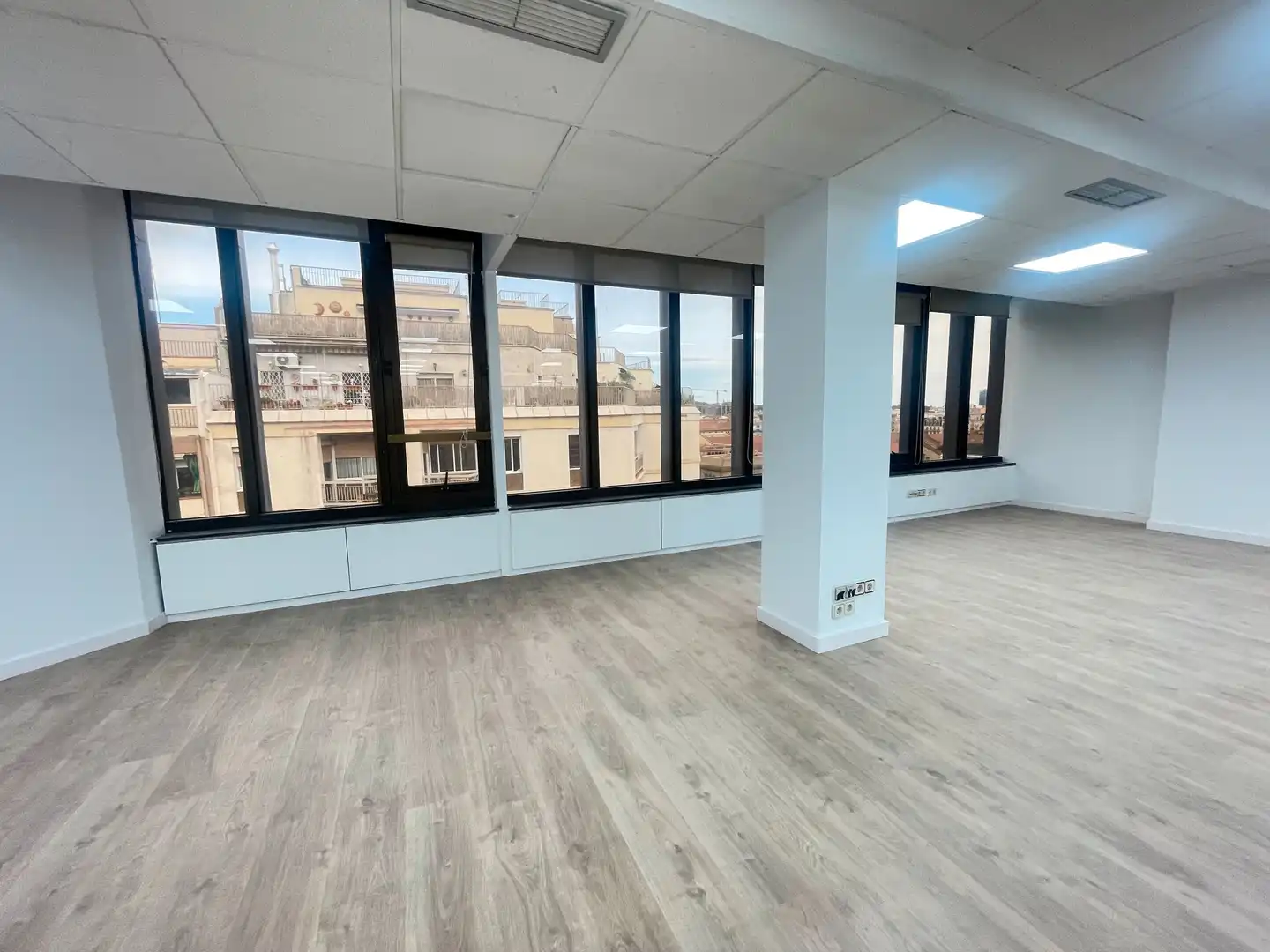 Office for rent in Barcelona  with Air Conditioner