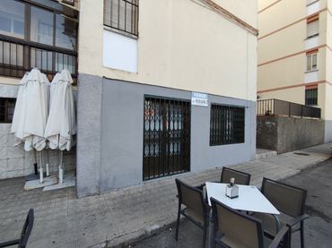 Local comercial en venda a Los Pinos - El Pilar