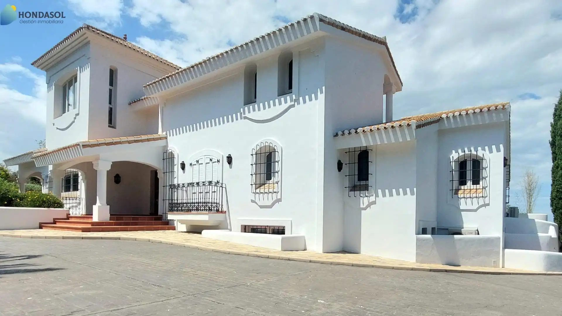 Vista exterior de Casa o xalet en venda en Cartagena amb Aire condicionat, Jardí privat i Terrassa