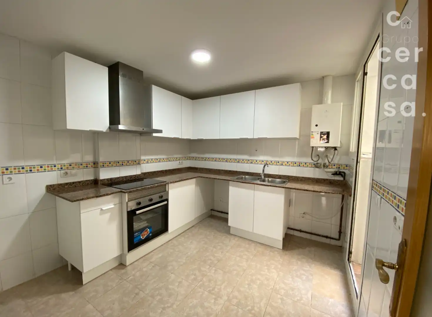 Cocina de Casa adosada en venta en Tavernes Blanques con Terraza, Trastero y Balcón