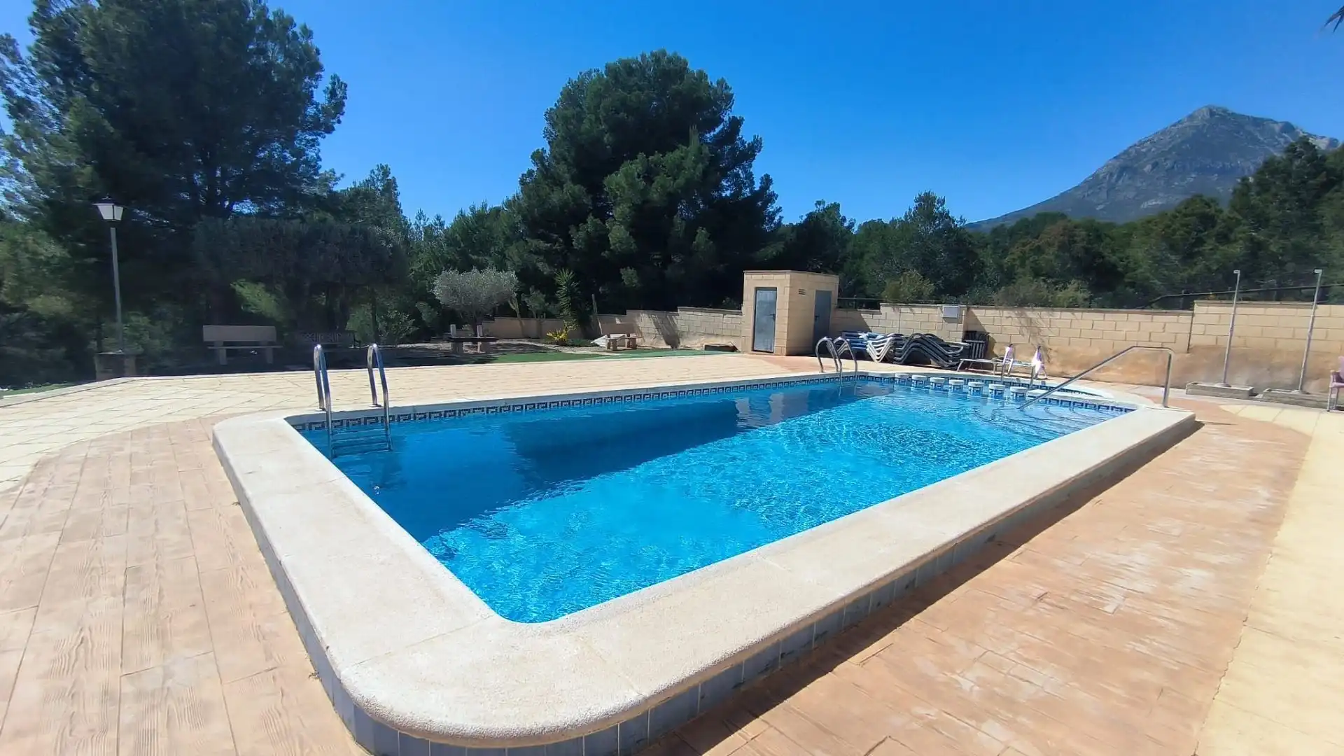 Piscina de Casa o xalet en venda en Polop amb Aire condicionat, Calefacció i Jardí privat