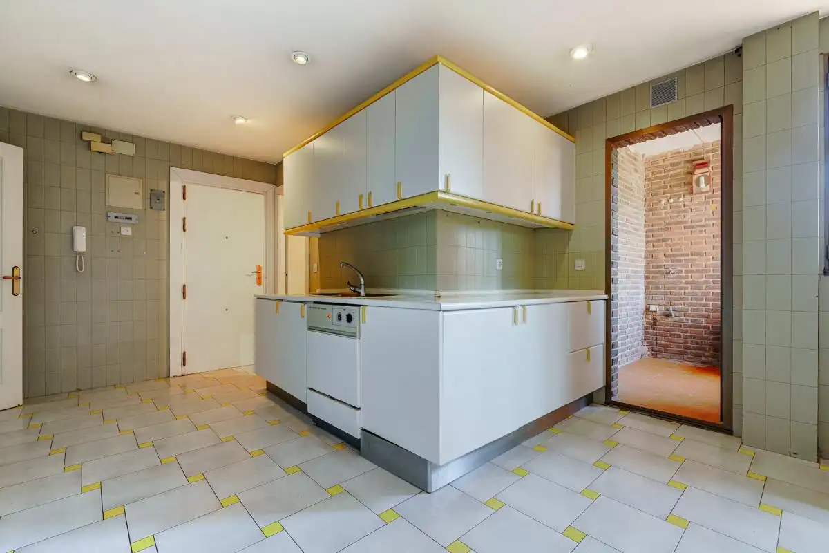 Cocina de Piso en venta en Madrid con Calefacción, Jardín privado y Piscina