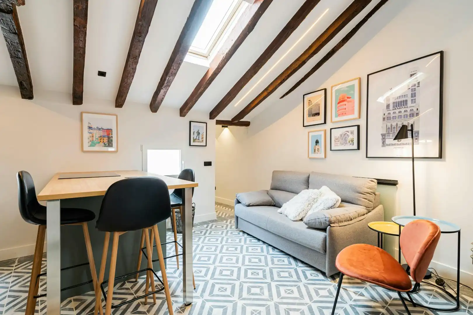 Wohnung zur Miete in Calle JOAQUIN COSTA, Centro - Sagrario