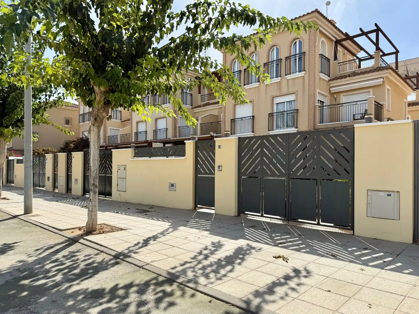 Vista exterior de Casa adosada de alquiler en Pilar de la Horadada con Aire acondicionado, Calefacción y Jardín privado