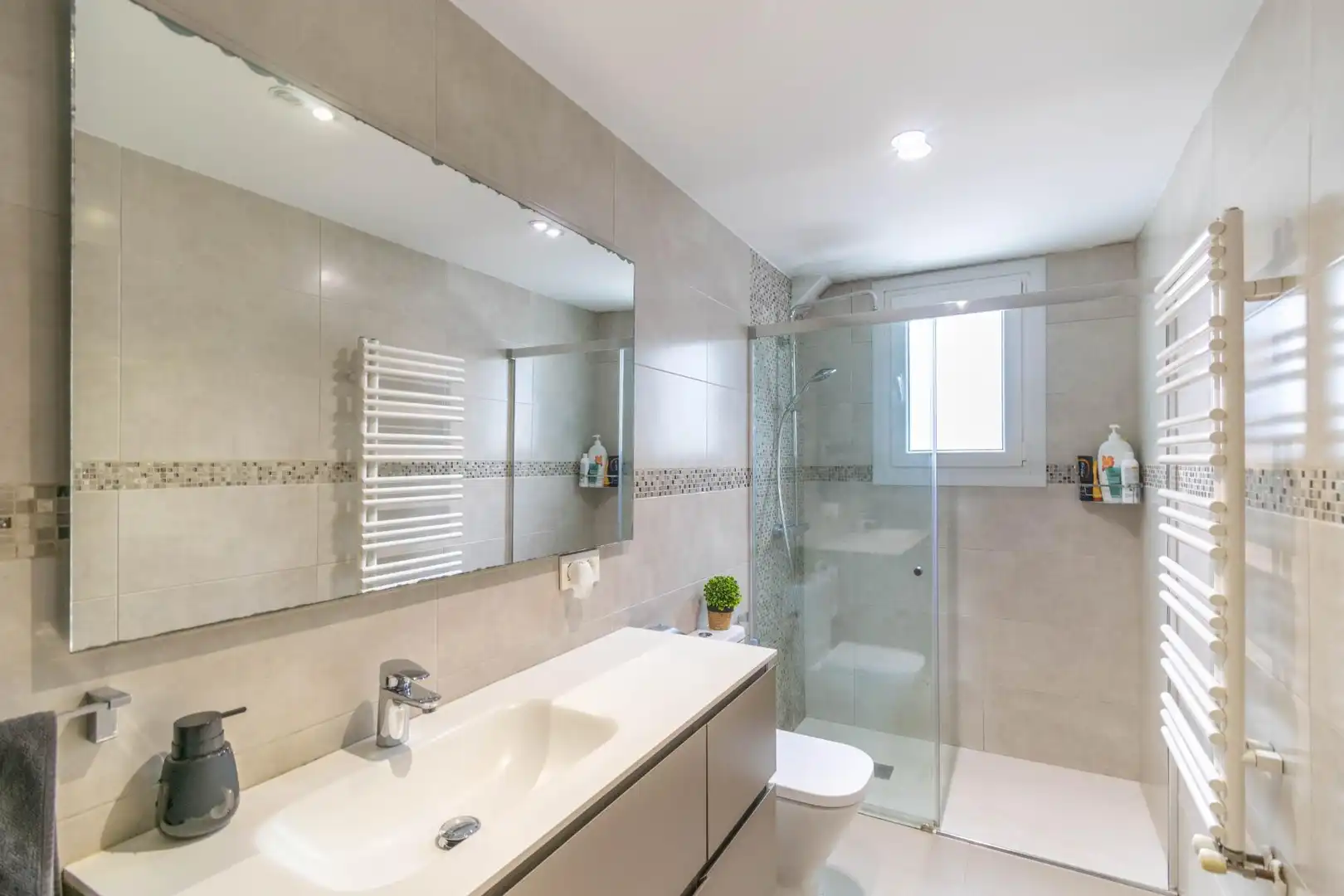Baño de Piso en venta en  Pamplona / Iruña con Calefacción y Balcón