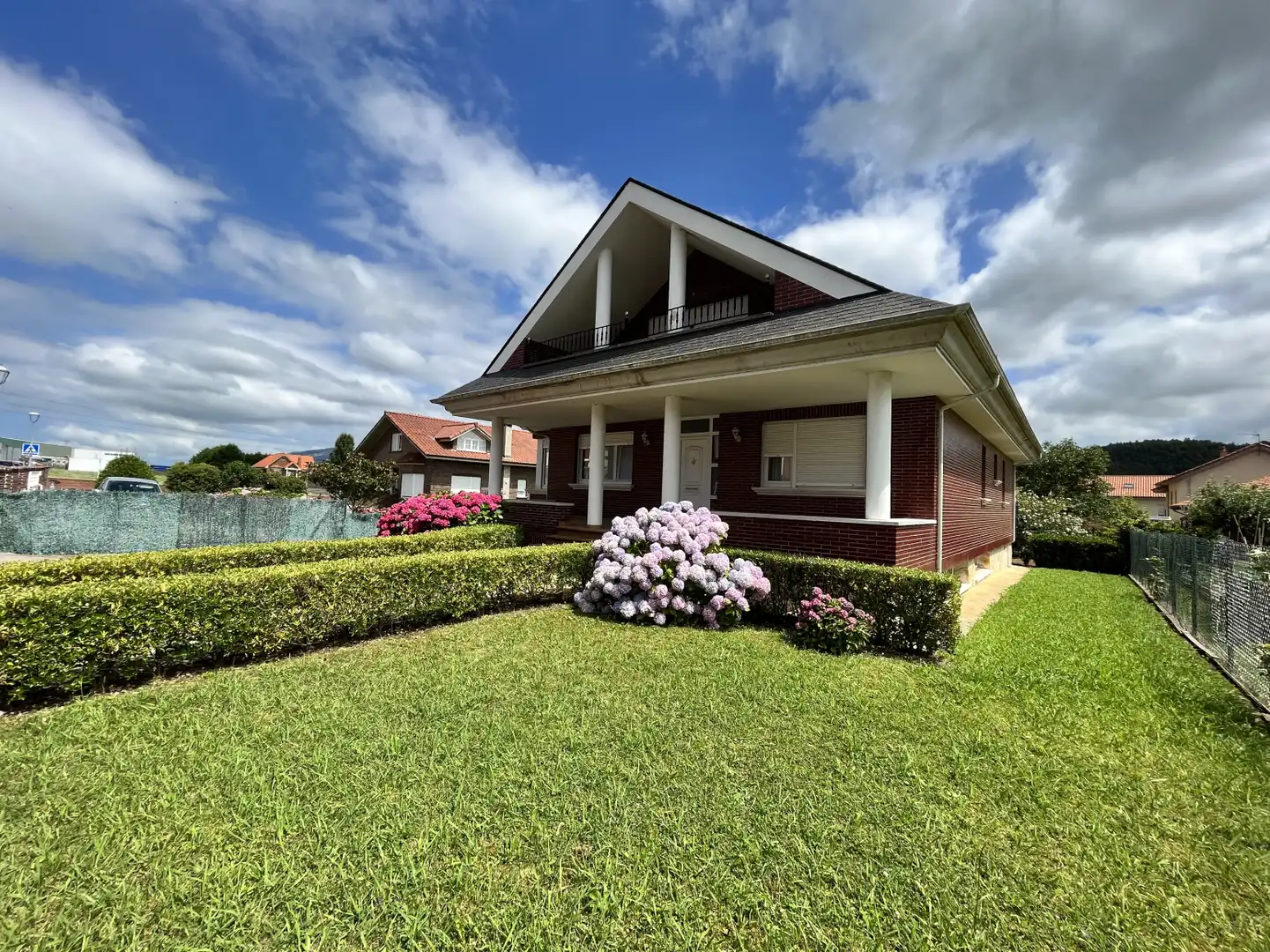 Vista exterior de Casa o xalet en venda en Piélagos amb Jardí privat i Parquet