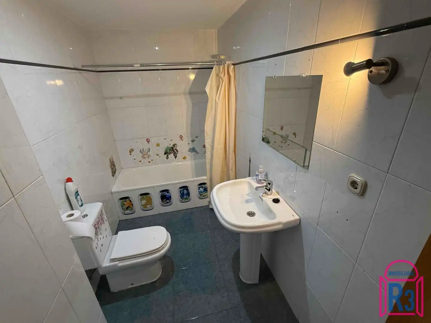 Baño de Piso de alquiler en León Capital  con Calefacción, Terraza y Trastero
