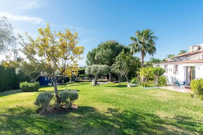 Detached house with terrace for sale in Altos de Estepona, imagen 5