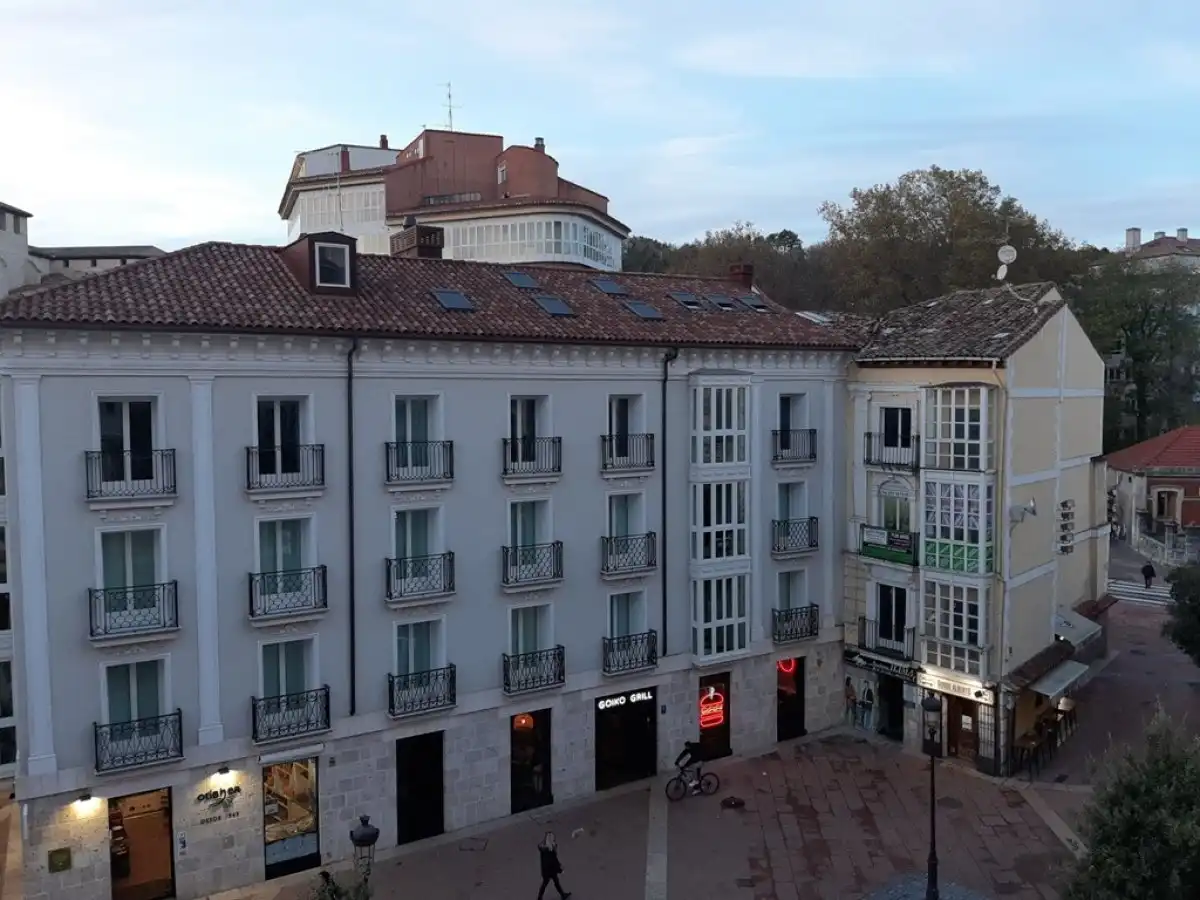 Vista exterior de Oficina en venta en Burgos con Calefacción, Terraza y Trastero