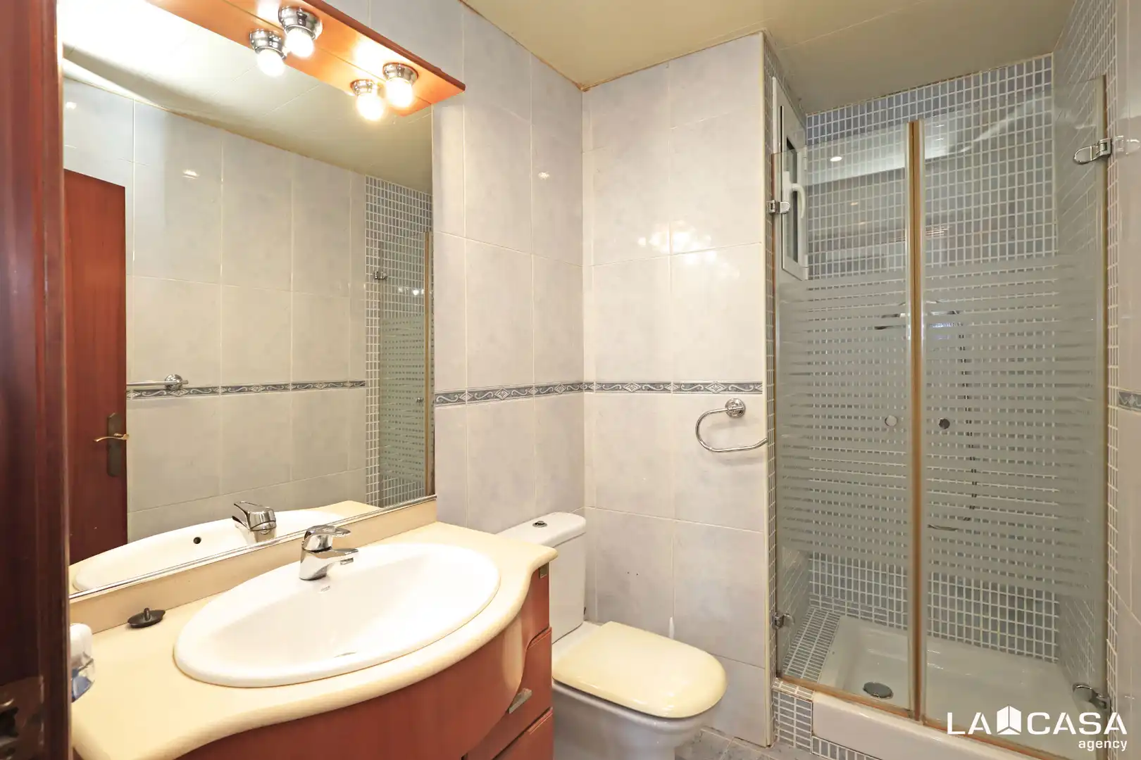 Bathroom of Attic for sale in Esplugues de Llobregat  with Air Conditioner, Heating and Terrace