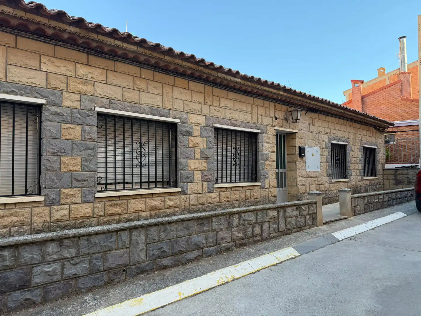 Vista exterior de Casa adosada de lloguer en Alpartir amb Calefacció, Forn i Rentadora