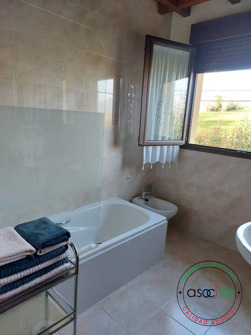 Bany de Casa o xalet en venda en Parres amb Calefacció, Jardí privat i Terrassa