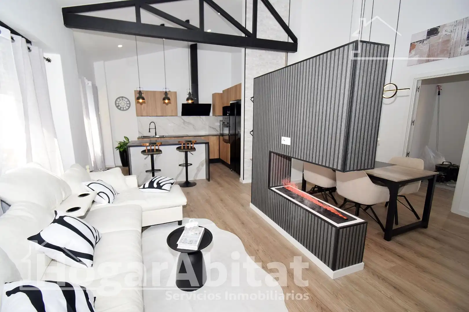 Living room of Attic for sale in Picassent  with Parquet flooring, Terrace and Furnished
