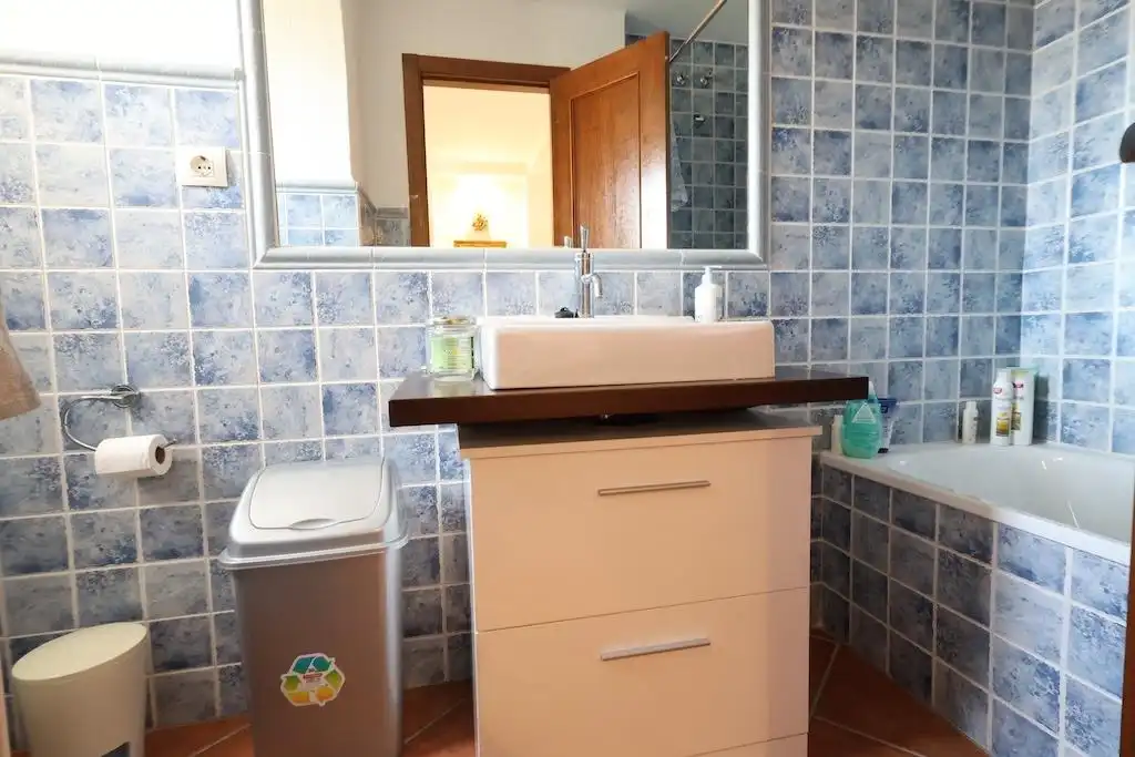 Bathroom of Apartments for sale in Torrevieja