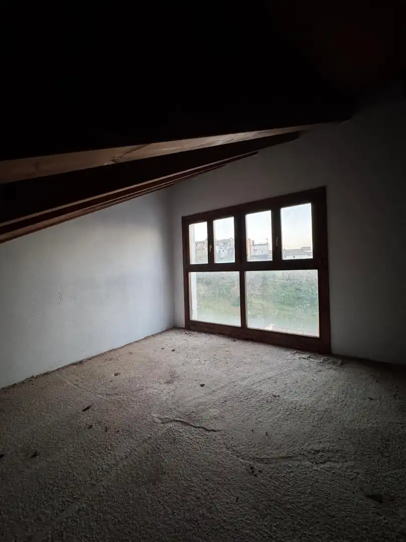 Schlafzimmer von Maisonette zum Verkauf in Chóvar mit Ofen
