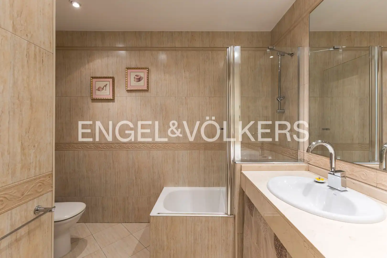 Baño de Piso de alquiler en Madrid con Aire acondicionado y Calefacción